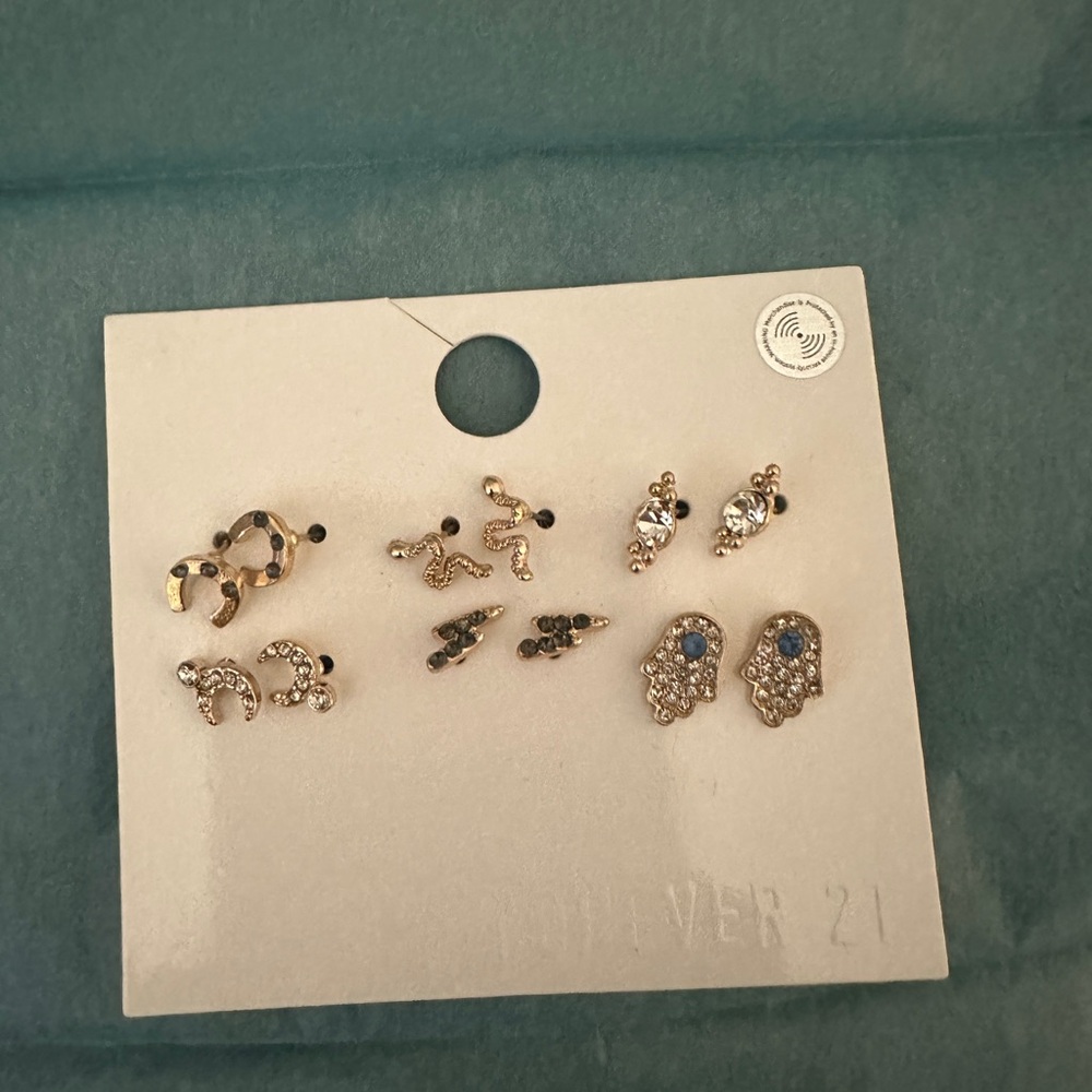 Forever 21 Assorted Gold and Silver Earring Collection - Picture 7 of 8